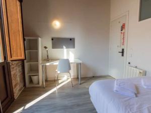 Se alquila habitación en piso de 4 dormitorios en Barcelona