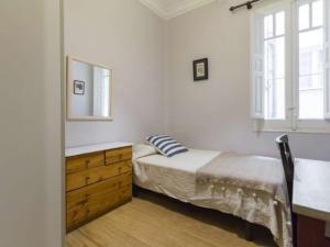 Cómoda habitación en apartamento de 5 dormitorios en Salamanca, Madrid