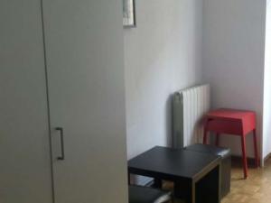 Habitación amueblada en apartamento de 6 dormitorios en Lavapiés, Madrid